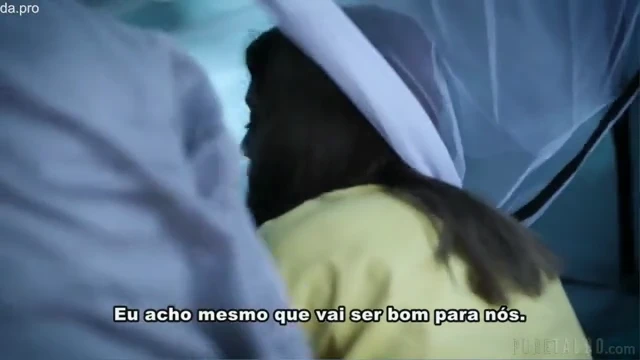 Desconhecido fode safada em acampamento proibido