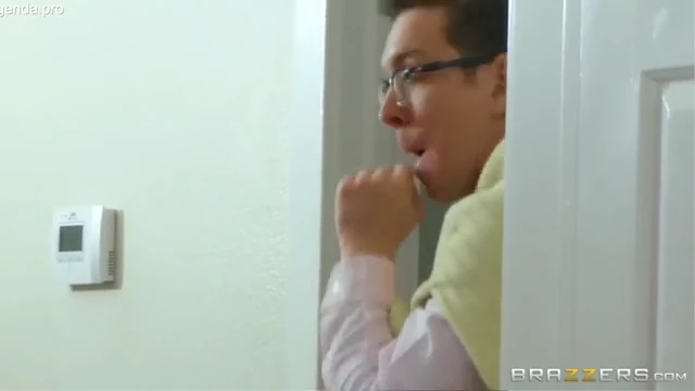 Cunhada Entra na Foda e Vira Brinquedo de Tesão