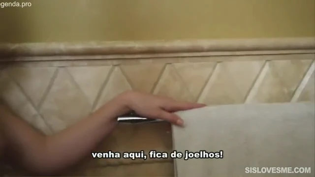Esposa safada fode gostoso com amante enquanto o corno trabalha