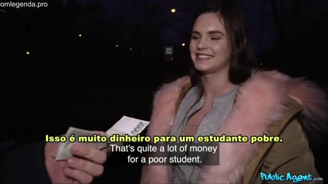 Estudante sedenta mostra tudo por dinheiro do milionário