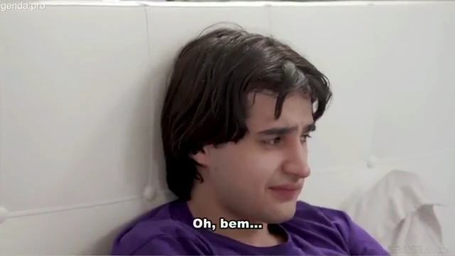 Filho Viciado Fode a Madrasta no Banheiro e Conta Tudo