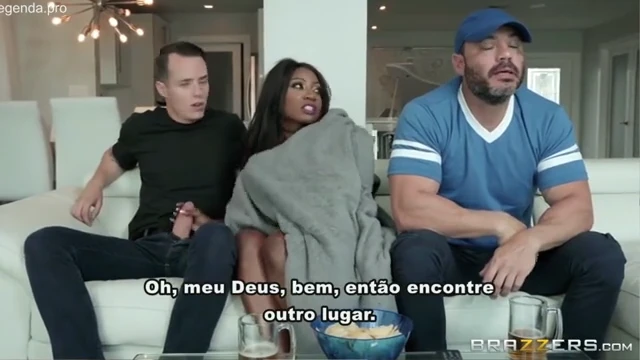 Gostosa provoca amigo do esposo e termina sendo arrombada