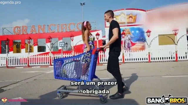 Gozando dentro da anã reboladeira gostosa