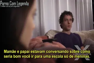 Irmã sentando gostoso no pau do brother na sala de casa