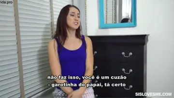 Irmão Pega a Irmã Gemendo No Quarto – Flagra Explícito
