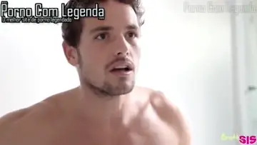 Irmãzinha exibe safadeza e técnica na cama