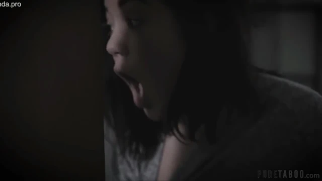 Irmãzinha recebendo rola grossa no cuzinho pela primeira vez