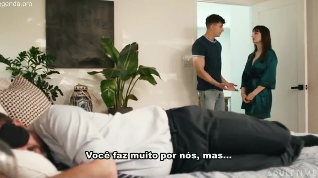 Marido Dormindo: Noivo Pega Esposa Sentando No Enteado
