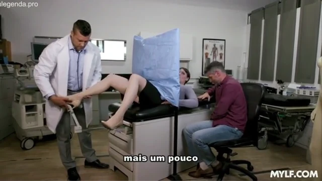 Médico fode a paciente na maca do consultório – Amadores apelam