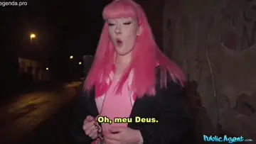 Novinha dando pra estranho na rua sem pudor