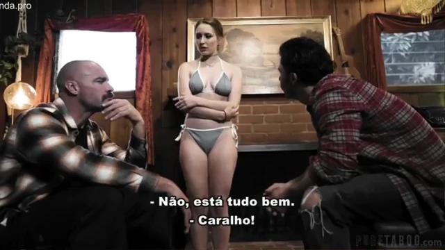 Novinha Saudosa é Assediada pelas Vizinhas no Sofá