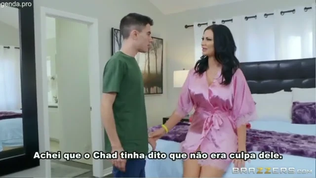 Novinho fudendo a mãe do amigo até ela gemer sem parar