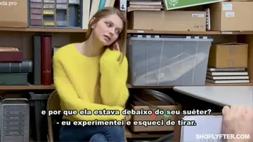 Peituda faz delícia e ganha leitada quente pra libertar o namorado!