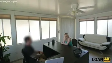 Puta esfomeada negocia empréstimo com transa no set