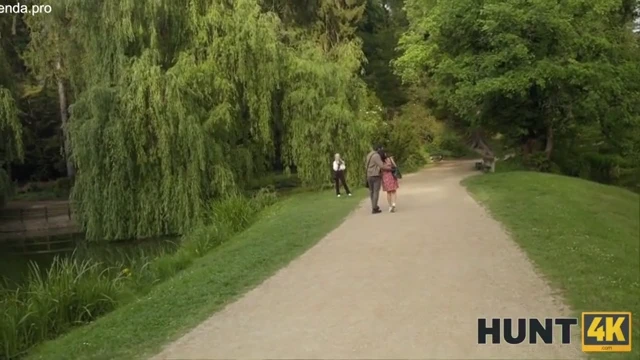 PUTÃO GOSTOSA DANDO O CU NUM PAUZUDO