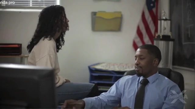 Sentada de rabo no pauzão do chefe durante o expediente