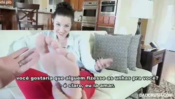 Tô fazendo meu padrasto cheirar minha calcinha suada